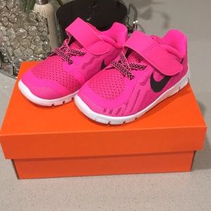 NIB Kids/Girls Nike Free 5 Size 5C.